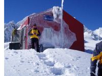 Pioneer hut for mountaineering course nz